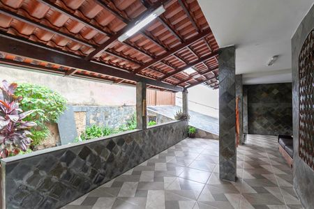 Casa à venda com 525m², 3 quartos e 4 vagas Casa à venda com 525m², 3 quartos e 4 vagasVaranda