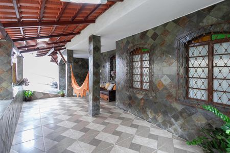 Casa à venda com 525m², 3 quartos e 4 vagas Casa à venda com 525m², 3 quartos e 4 vagasVaranda