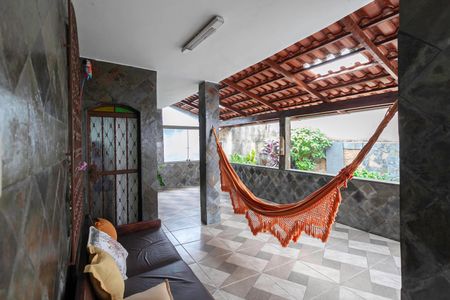 Casa à venda com 525m², 3 quartos e 4 vagas Casa à venda com 525m², 3 quartos e 4 vagasVaranda