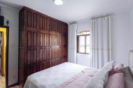 Casa à venda com 525m², 3 quartos e 4 vagas Casa à venda com 525m², 3 quartos e 4 vagasQuarto 2