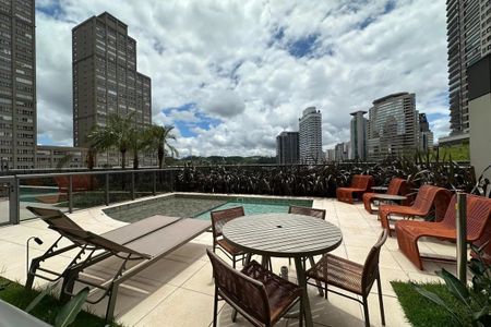 Apartamento para alugar com 175m², 3 quartos e 3 vagas Apartamento para alugar com 175m², 3 quartos e 3 vagasÁrea comum - Piscina