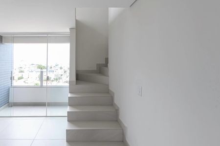 Apartamento à venda com 174m², 4 quartos e 3 vagasEscada