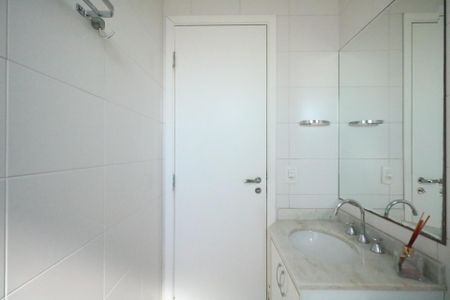 Apartamento à venda com 70m², 2 quartos e 1 vaga Apartamento à venda com 70m², 2 quartos e 1 vagaBanheiro