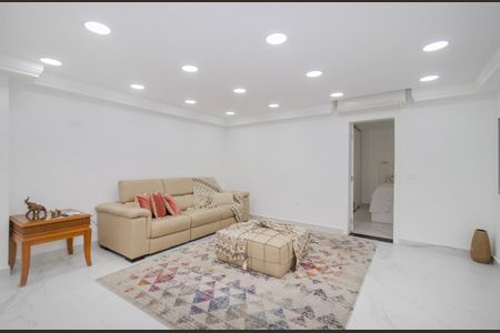 Casa à venda com 424m², 4 quartos e 4 vagas Casa à venda com 424m², 4 quartos e 4 vagasQuarto