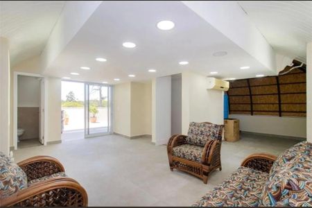 Casa à venda com 424m², 4 quartos e 4 vagas Casa à venda com 424m², 4 quartos e 4 vagasÁrea Comum
