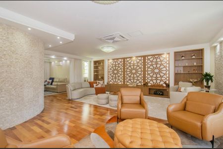 Casa à venda com 424m², 4 quartos e 4 vagas Casa à venda com 424m², 4 quartos e 4 vagasSala