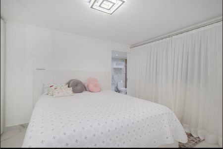 Casa à venda com 424m², 4 quartos e 4 vagas Casa à venda com 424m², 4 quartos e 4 vagasQuarto
