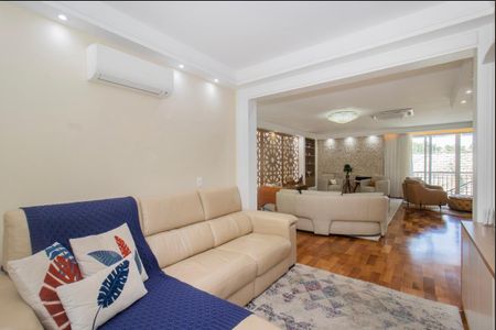 Casa à venda com 424m², 4 quartos e 4 vagas Casa à venda com 424m², 4 quartos e 4 vagasSala