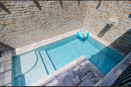 Casa à venda com 424m², 4 quartos e 4 vagas Casa à venda com 424m², 4 quartos e 4 vagasÁrea Comum