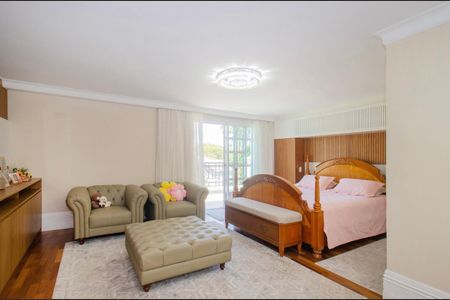 Casa à venda com 424m², 4 quartos e 4 vagas Casa à venda com 424m², 4 quartos e 4 vagasQuarto