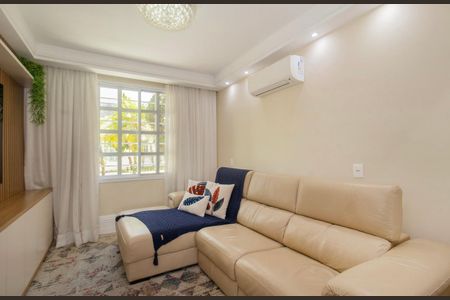 Casa à venda com 424m², 4 quartos e 4 vagas Casa à venda com 424m², 4 quartos e 4 vagasQuarto