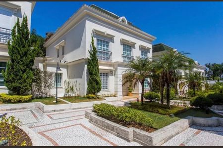 Casa à venda com 424m², 4 quartos e 4 vagas Casa à venda com 424m², 4 quartos e 4 vagasÁrea Comum