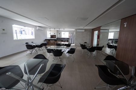 Apartamento à venda com 53m², 2 quartos e 1 vaga Apartamento à venda com 53m², 2 quartos e 1 vagaÁrea comum - Salão de festas