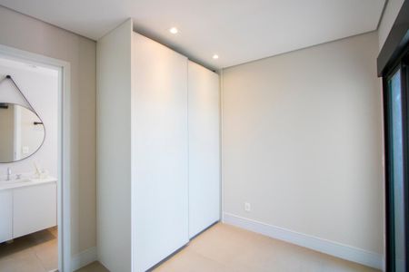 Apartamento à venda com 160m², 3 quartos e 3 vagas Apartamento à venda com 160m², 3 quartos e 3 vagasQuarto 2 - Suíte