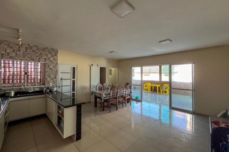 Casa para alugar com 300m², 5 quartos e 2 vagasCasa 2 - Sala/Cozinha