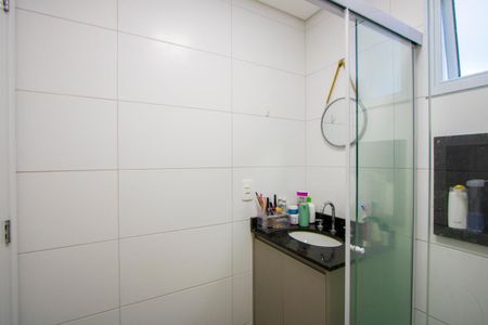 Apartamento à venda com 53m², 2 quartos e 1 vaga Apartamento à venda com 53m², 2 quartos e 1 vagaBanheiro
