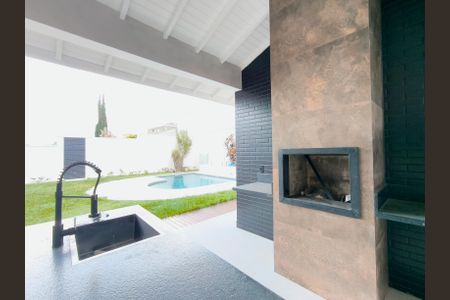 Casa de condomínio à venda com 470m², 4 quartos e 4 vagas Casa de condomínio à venda com 470m², 4 quartos e 4 vagasQuintal