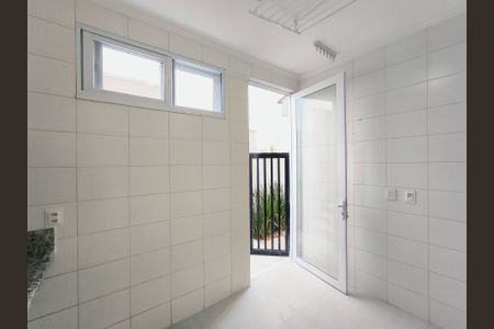 Casa de condomínio à venda com 470m², 4 quartos e 4 vagas Casa de condomínio à venda com 470m², 4 quartos e 4 vagasÁrea de Serviço