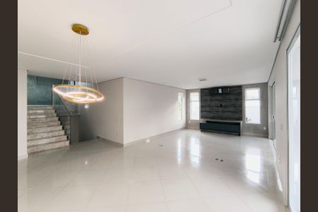 Casa de condomínio à venda com 470m², 4 quartos e 4 vagas Casa de condomínio à venda com 470m², 4 quartos e 4 vagasSala