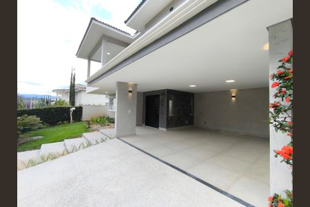 Casa de condomínio à venda com 470m², 4 quartos e 4 vagas Casa de condomínio à venda com 470m², 4 quartos e 4 vagasGaragem