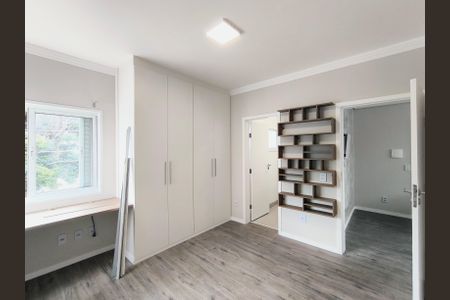 Casa de condomínio à venda com 470m², 4 quartos e 4 vagas Casa de condomínio à venda com 470m², 4 quartos e 4 vagasSuíte 3