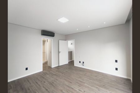 Casa de condomínio à venda com 470m², 4 quartos e 4 vagas Casa de condomínio à venda com 470m², 4 quartos e 4 vagasSuíte 1