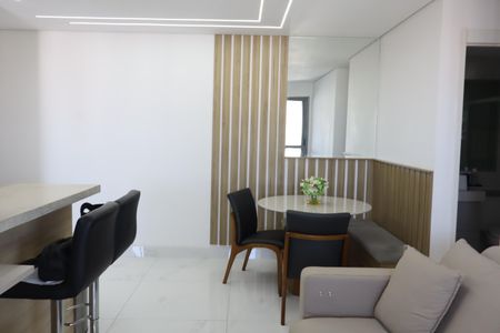 Apartamento à venda com 67m², 2 quartos e 1 vagaSala