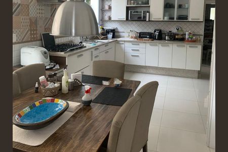 Casa para alugar com 4 quartos, 376m² em Residencial Cinco (Alphaville), Santana de Parnaíba