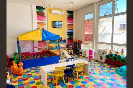 Casa à venda com 3 quartos, 180m² em Residencial Tambore III, Santana de Parnaíba