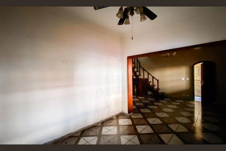 Casa para alugar com 200m², 3 quartos e 2 vagas Casa para alugar com 200m², 3 quartos e 2 vagasSala