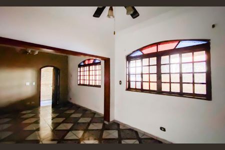 Casa para alugar com 200m², 3 quartos e 2 vagas Casa para alugar com 200m², 3 quartos e 2 vagasSala