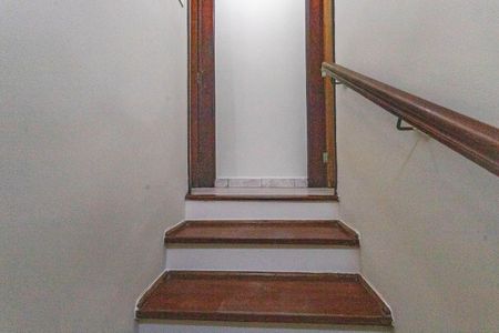 Casa para alugar com 200m², 4 quartos e 2 vagasEscada 