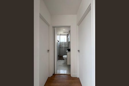 Corredor de apartamento para alugar com 2 quartos, 46m² em Vila Cristalia, São Paulo
