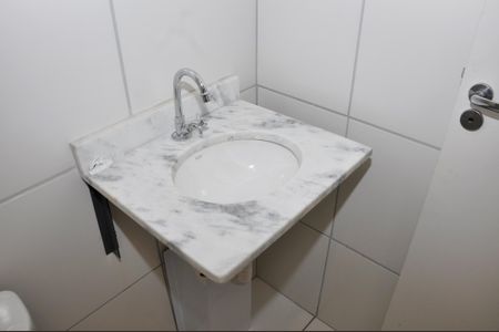 Apartamento para alugar com 38m², 2 quartos e sem vagaDetalhe - Banheiro Social