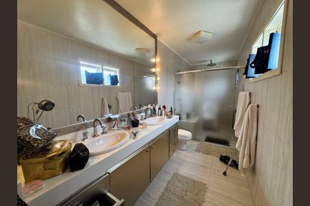 Banheiro Suite Master  de casa para alugar com 5 quartos, 700m² em Vila Inah, São Paulo