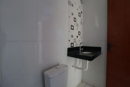 Casa para alugar com 53m², 2 quartos e 2 vagasBanheiro Social