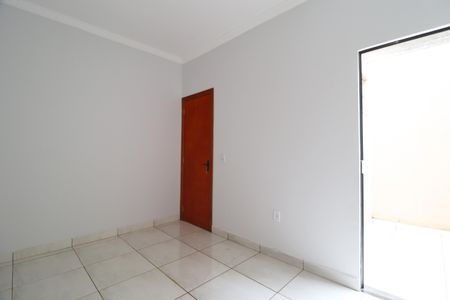 Casa para alugar com 53m², 2 quartos e 2 vagasQuarto 1