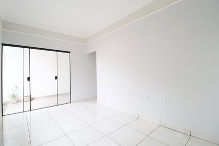 Casa para alugar com 53m², 2 quartos e 2 vagasSala