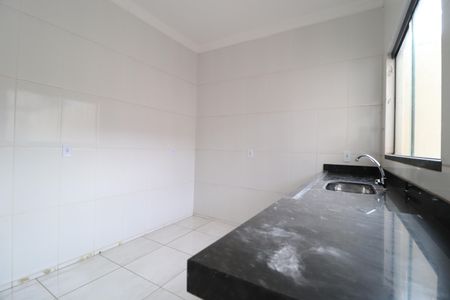 Casa para alugar com 53m², 2 quartos e 2 vagasCozinha