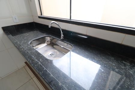 Casa para alugar com 53m², 2 quartos e 2 vagasCozinha