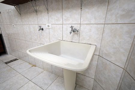 Casa para alugar com 100m², 2 quartos e 1 vaga Casa para alugar com 100m², 2 quartos e 1 vagaÁrea de Serviço e Quintal