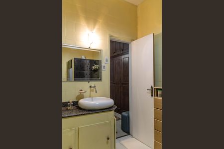 Casa à venda com 360m², 3 quartos e 3 vagasBanheiro da Suíte 2