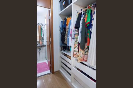 Apartamento à venda com 105m², 4 quartos e 3 vagas Apartamento à venda com 105m², 4 quartos e 3 vagasCloset da suíte