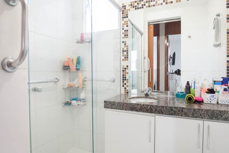 Apartamento à venda com 105m², 4 quartos e 3 vagas Apartamento à venda com 105m², 4 quartos e 3 vagasBanheiro Social