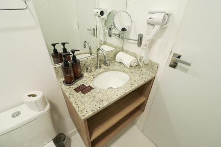 Studio à venda com 45m², 0 quarto e sem vaga Studio à venda com 45m², 0 quarto e sem vagaBanheiro