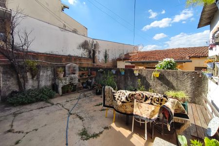 Casa à venda com 300m², 4 quartos e 1 vaga Casa à venda com 300m², 4 quartos e 1 vagaQUintal - Fundos