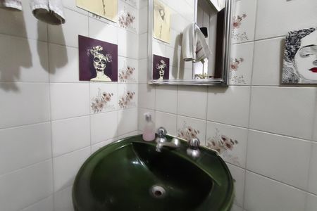Casa à venda com 300m², 4 quartos e 1 vaga Casa à venda com 300m², 4 quartos e 1 vagaBanheiro Social