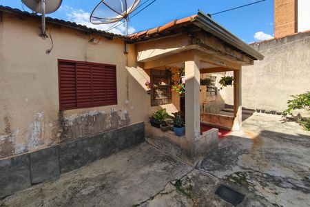 Casa à venda com 300m², 4 quartos e 1 vaga Casa à venda com 300m², 4 quartos e 1 vagaCasa 2 - Quintal