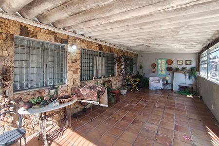 Casa à venda com 300m², 4 quartos e 1 vaga Casa à venda com 300m², 4 quartos e 1 vagaQuintal - Garagem