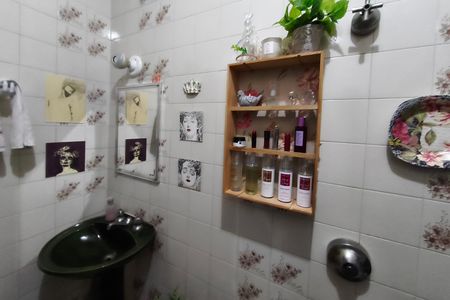 Casa à venda com 300m², 4 quartos e 1 vaga Casa à venda com 300m², 4 quartos e 1 vagaBanheiro Social